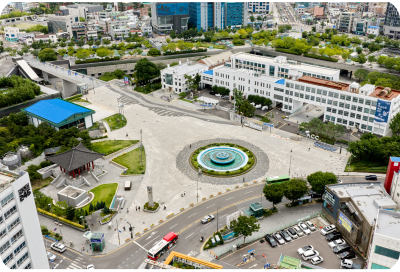 광주 5·18 민주광장과 민주 묘지 이미지